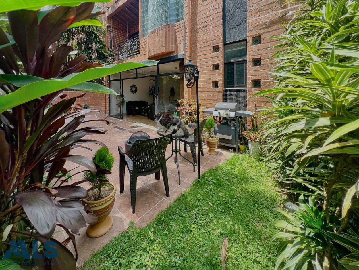 Casa en venta en La Concha, Poblado, Medellín — foto 1 de 31