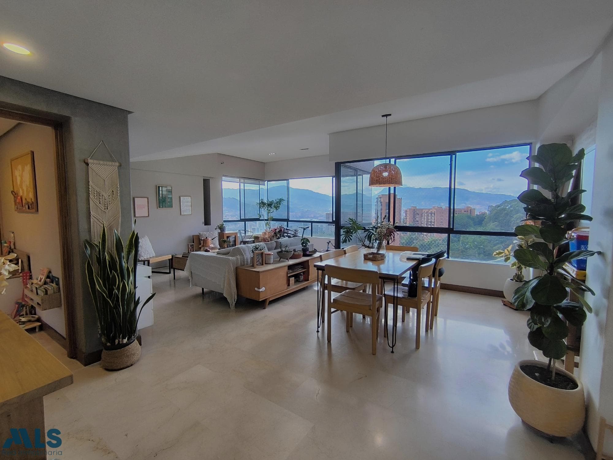 Apartamento en venta en El Campestre, Poblado, Medellín — foto 1 de 20