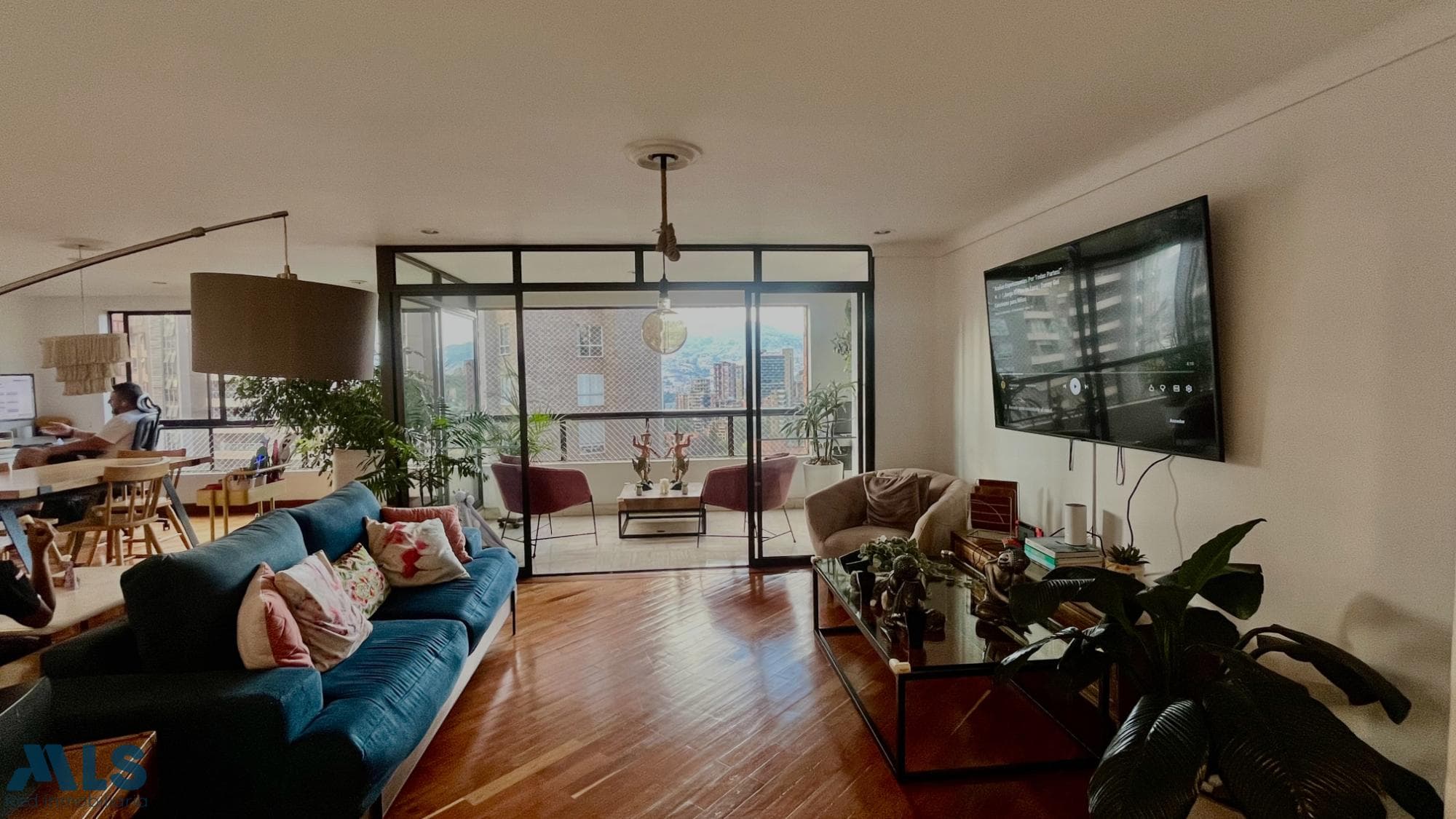 Apartamento en venta en La Florida, Poblado, Medellín — foto 1 de 23