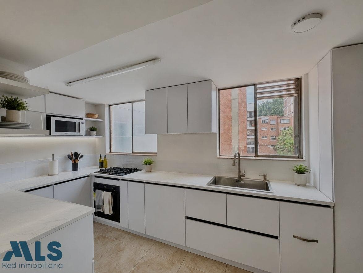Apartamento en venta en La Castellana, Laureles, Medellín — foto 1 de 21