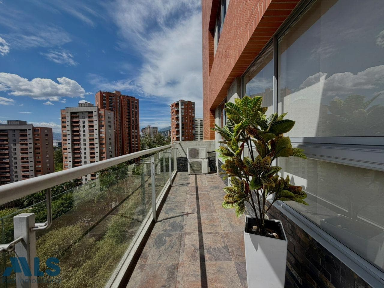 Apartamento en venta en Los Balsos Nº 2, Poblado, Medellín — foto 1 de 19