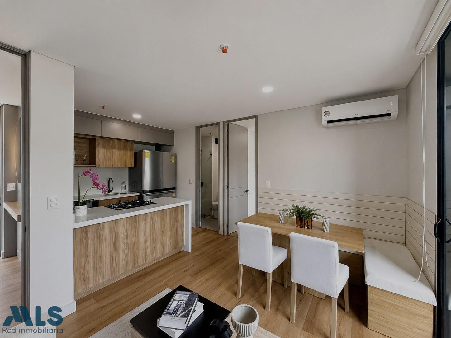 Apartamento en venta en Ciudad del Rio, Poblado, Medellín — foto 1 de 18