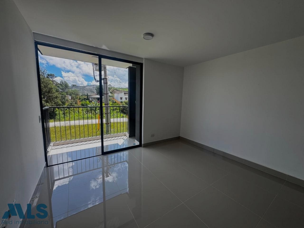 Apartamento en venta en Corredor Rionegro El Carmen de Viboral, Oriente Antioqueño — foto 1 de 14