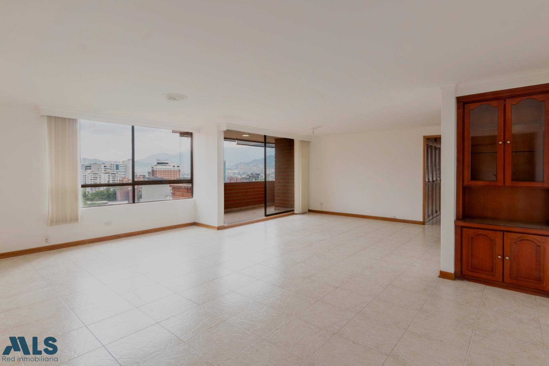 Apartamento en venta en Lalinde, Poblado, Medellín — foto 1 de 31