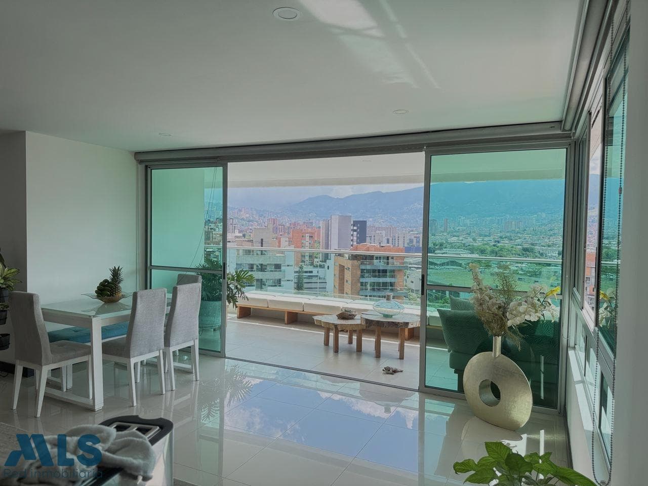 Apartamento en venta en Santa Maria de los Angeles, Poblado, Medellín — foto 1 de 15