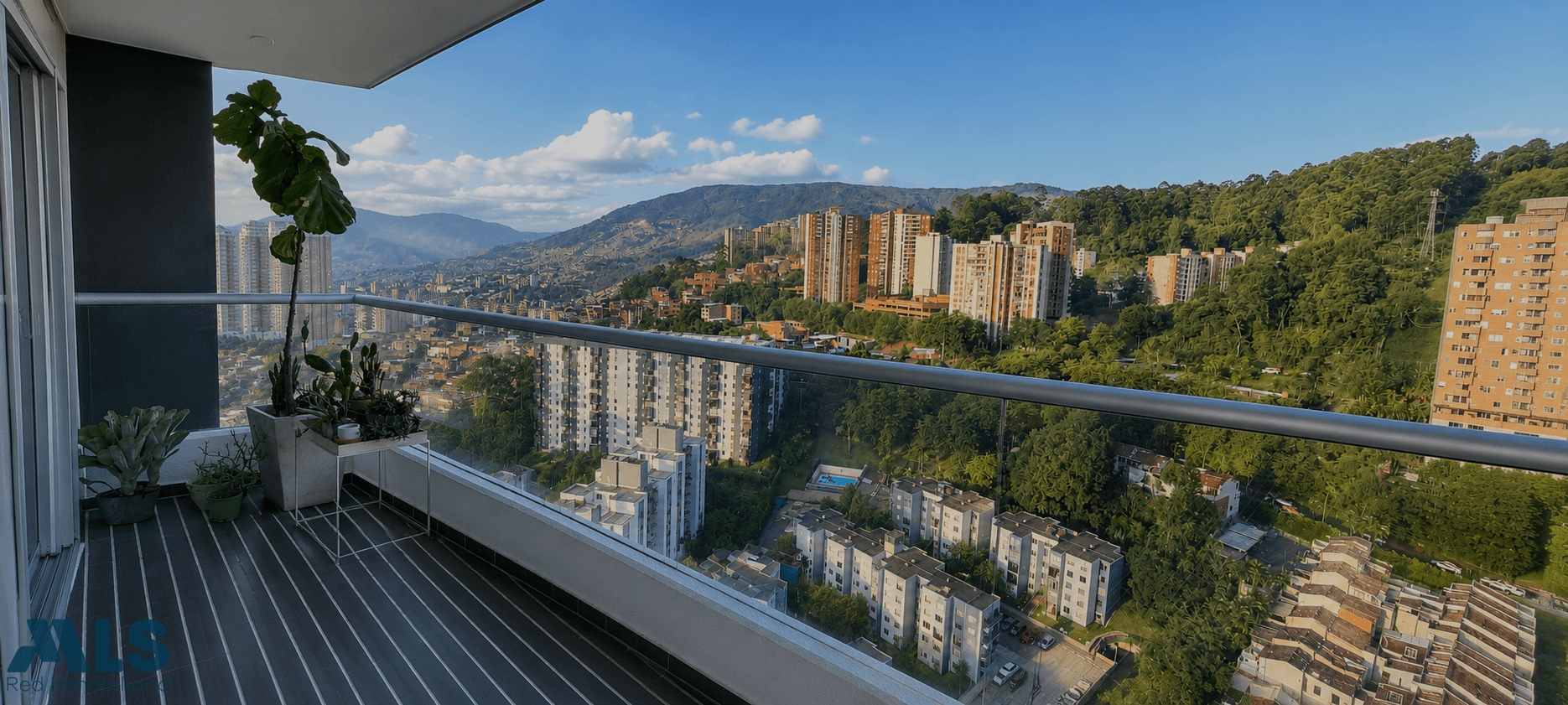 Apartamento en venta en Loma del Indio, Poblado, Medellín — foto 1 de 8