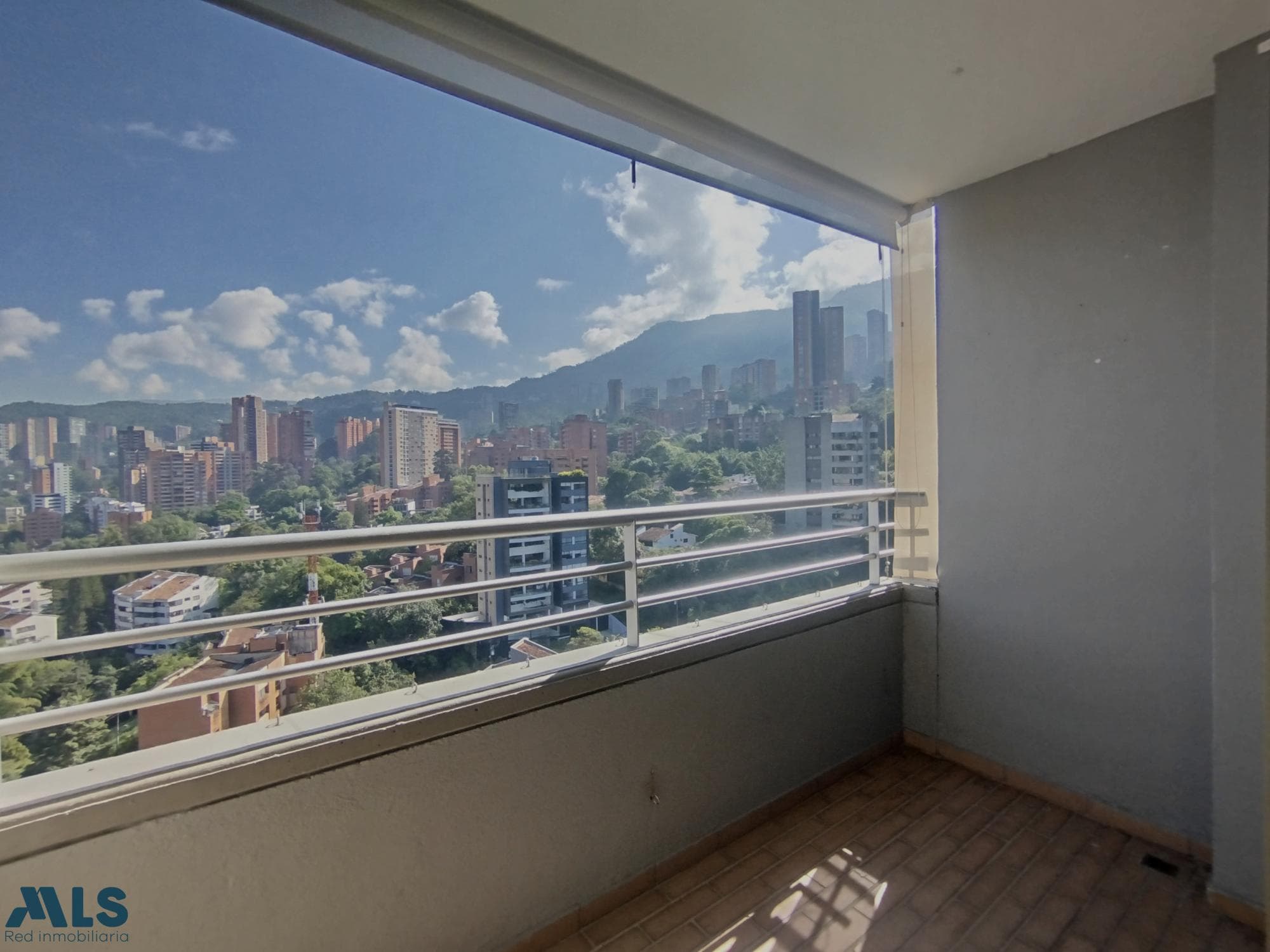Apartamento en venta en Loma de los Parra, Poblado, Medellín — foto 1 de 20
