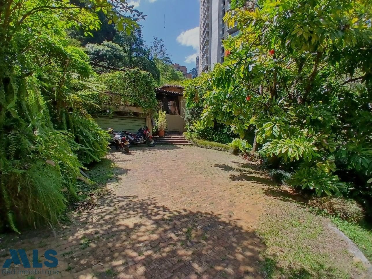 Casa en venta en La Concha, Poblado, Medellín — foto 1 de 18