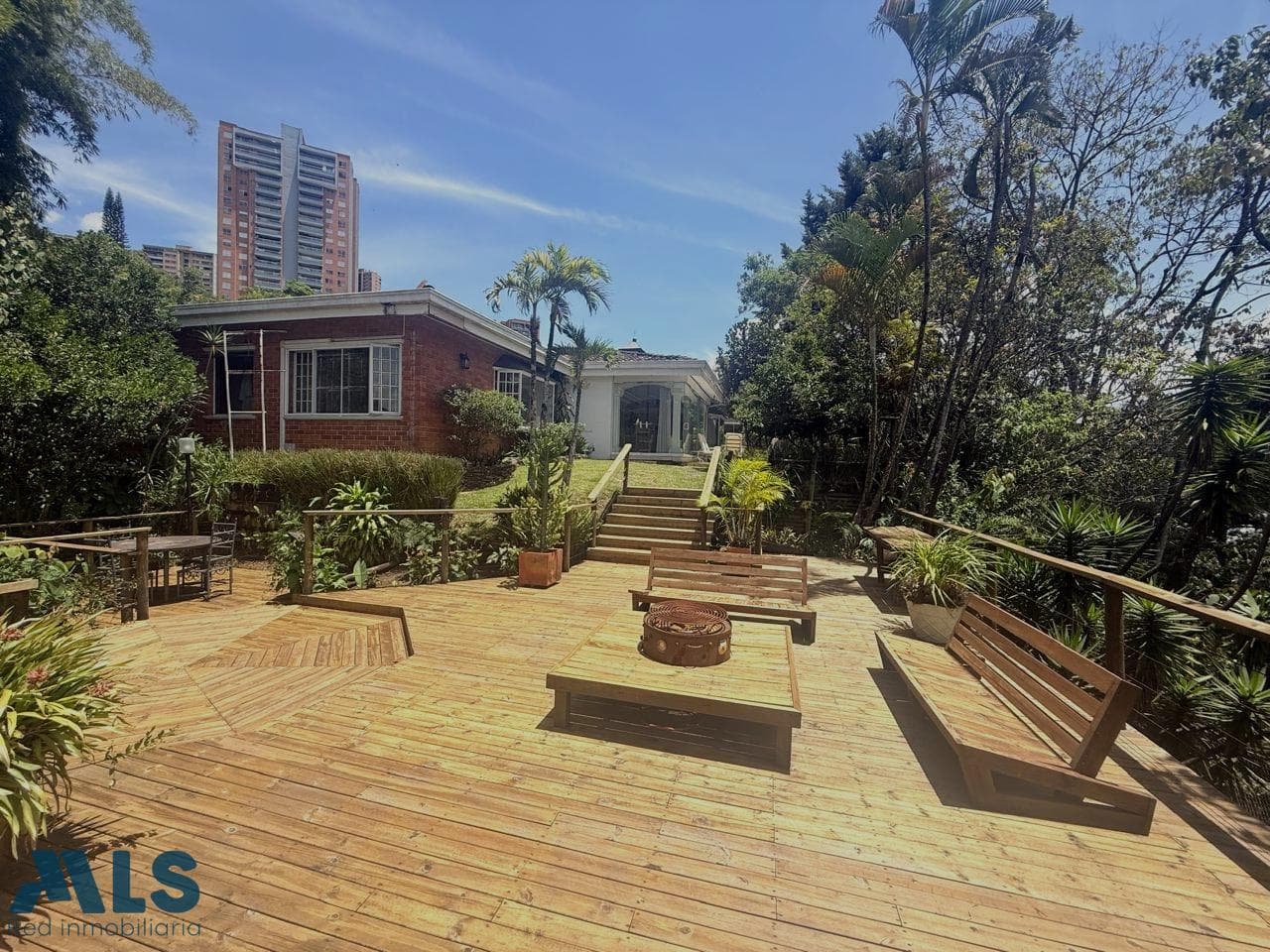 Casa en venta en El Tesoro, Poblado, Medellín — foto 1 de 56