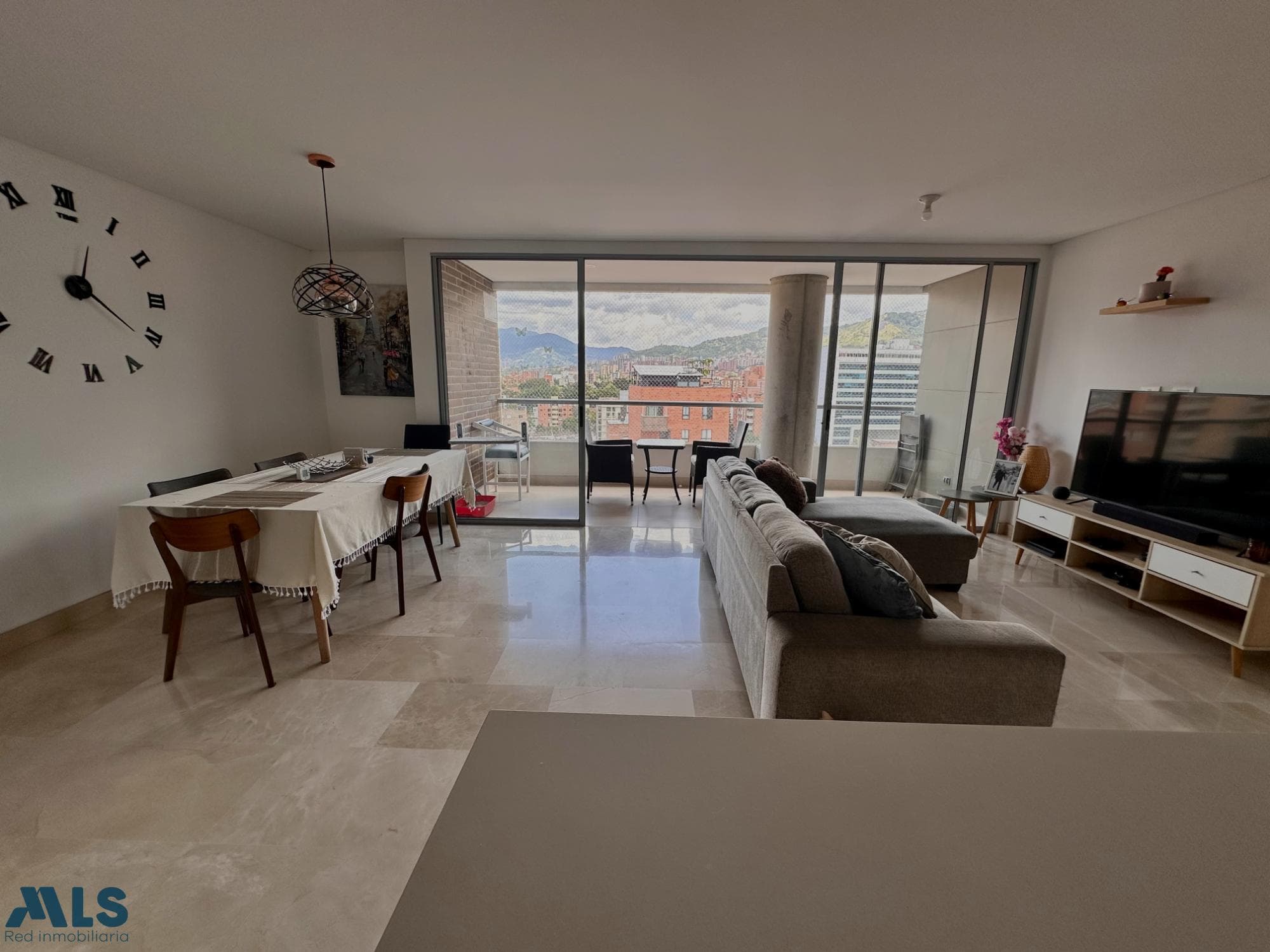 Apartamento en venta en Santa Teresita, Laureles, Medellín — foto 1 de 19