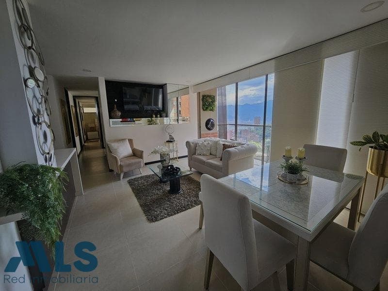 Apartamento en venta en Altos del Poblado, Medellín — foto 1 de 27