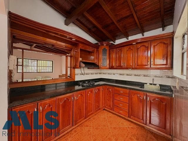 Casa en venta en La Floresta, Occidente, Medellín — foto 1 de 13