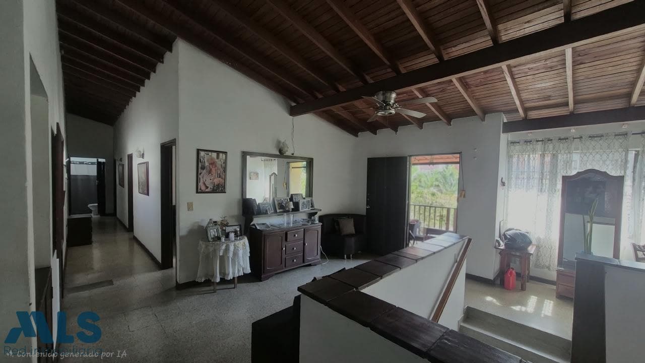 Casa en venta en La Castellana, Laureles, Medellín — foto 1 de 30