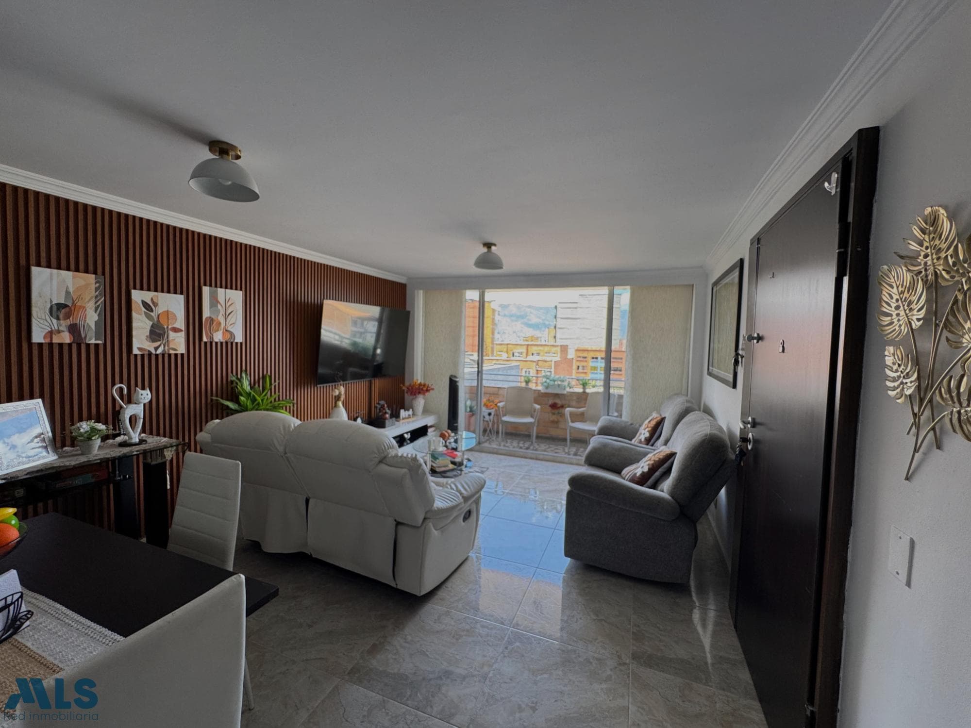 Apartamento en venta en La Castellana, Laureles, Medellín — foto 1 de 15