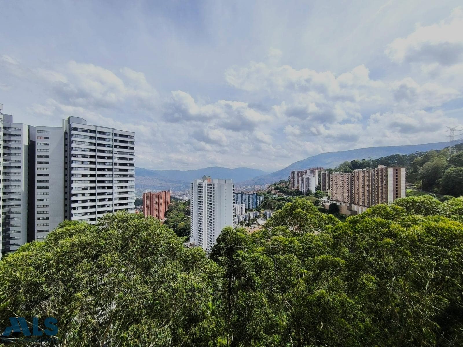 Apartamento en venta en Las Palmas, Poblado, Medellín — foto 1 de 22
