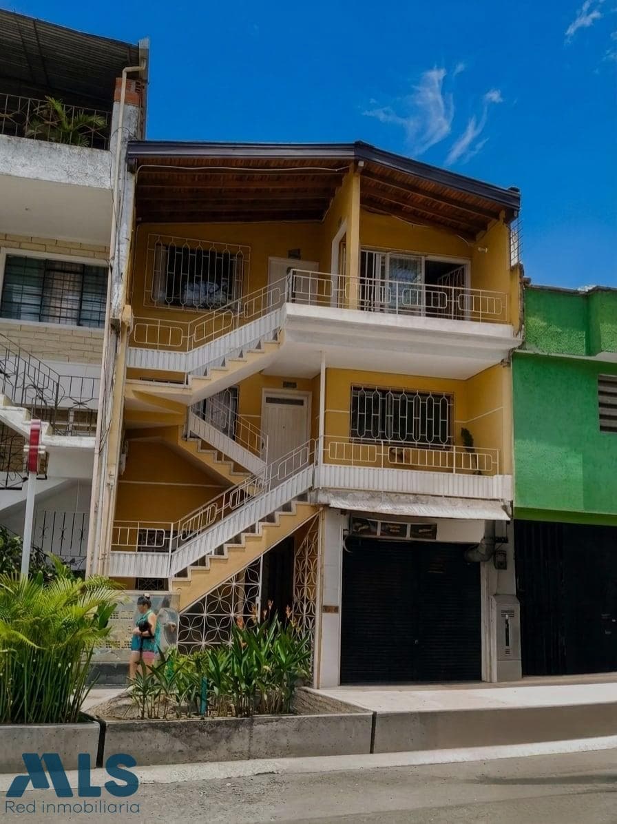 Casa en venta en Campo Valdés N° 1, Centro, Medellín — foto 1 de 27