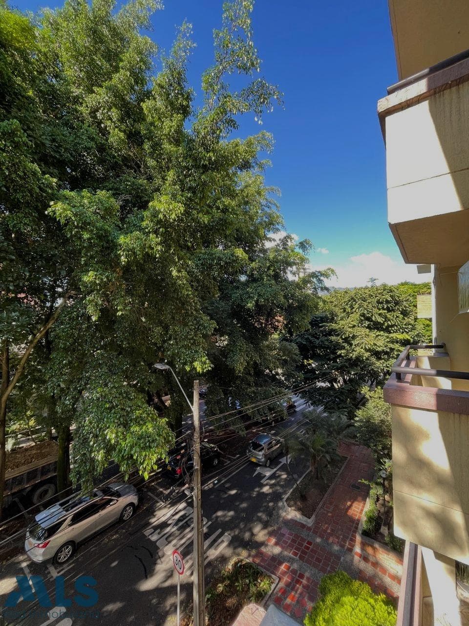 Apartamento en venta en Laureles, Medellín — foto 1 de 17