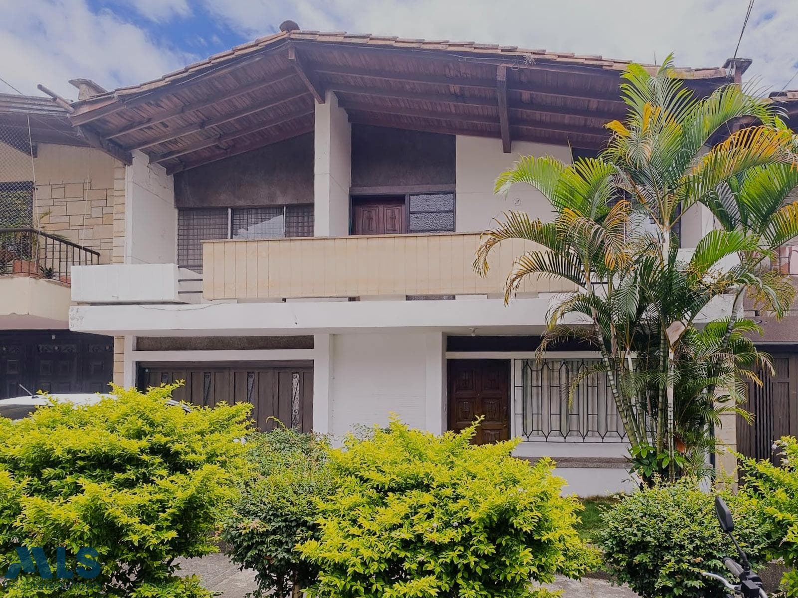 Casa en venta en Simon Bolivar, Laureles, Medellín — foto 1 de 25