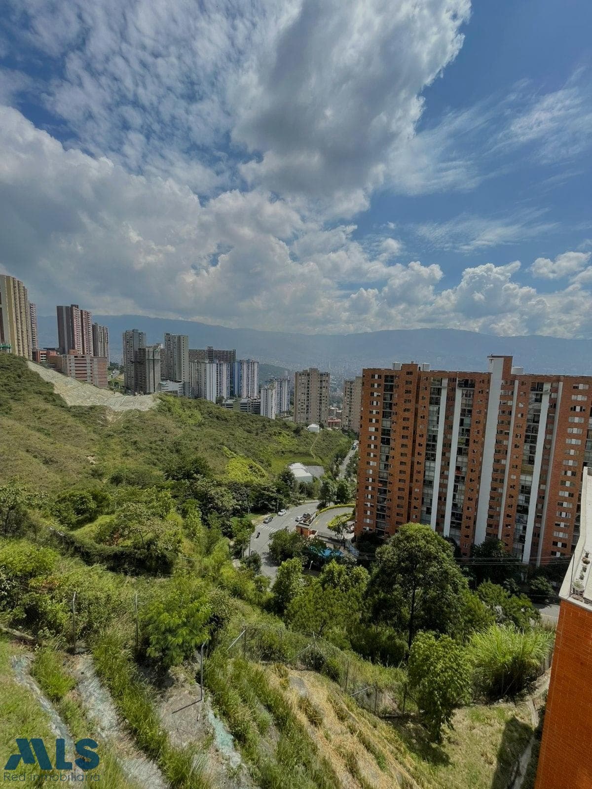Apartamento en venta en Calasanz Parte Alta, Occidente, Medellín — foto 1 de 16