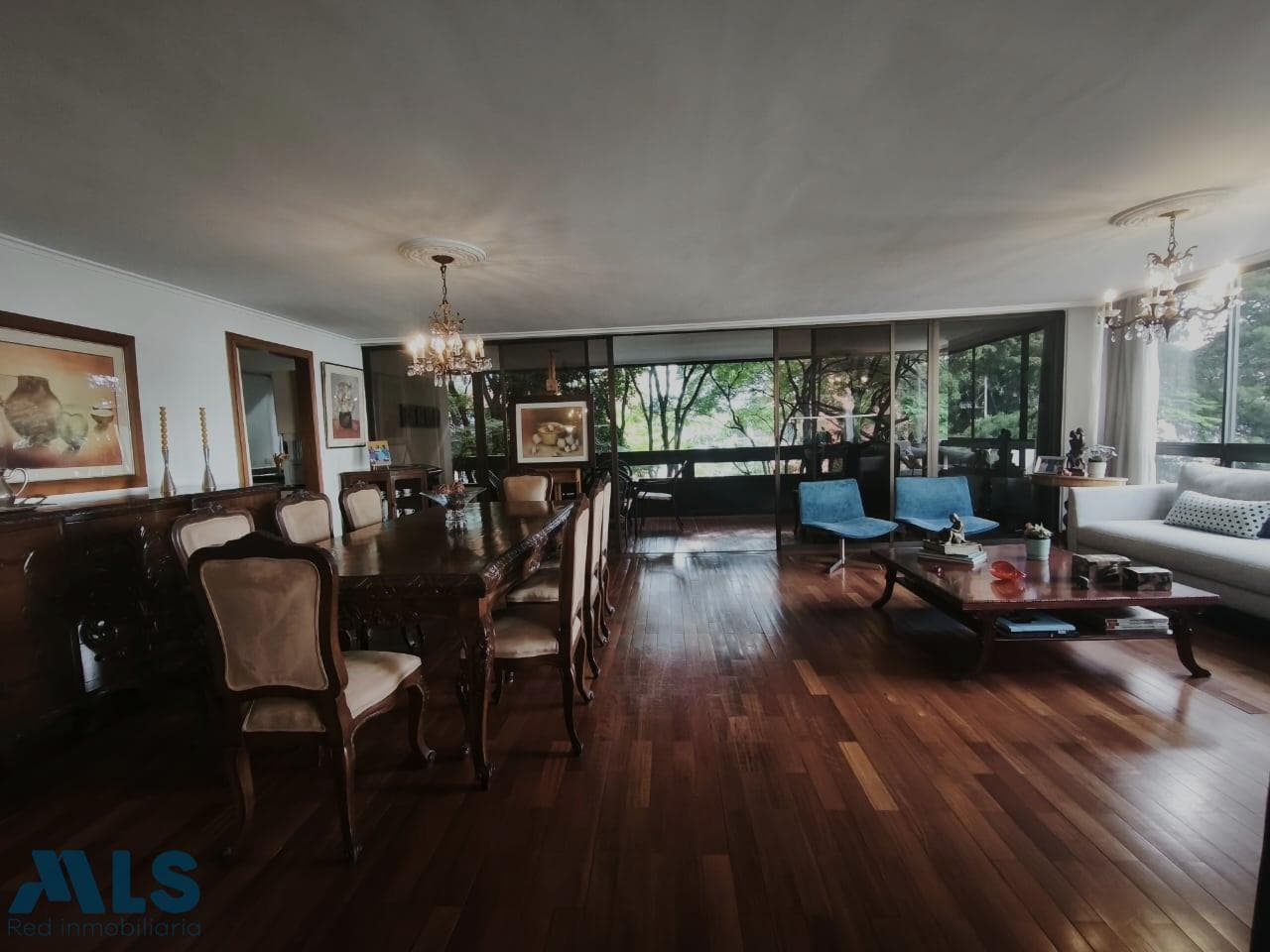 Apartamento en venta en Loma de los Parra, Poblado, Medellín — foto 1 de 25
