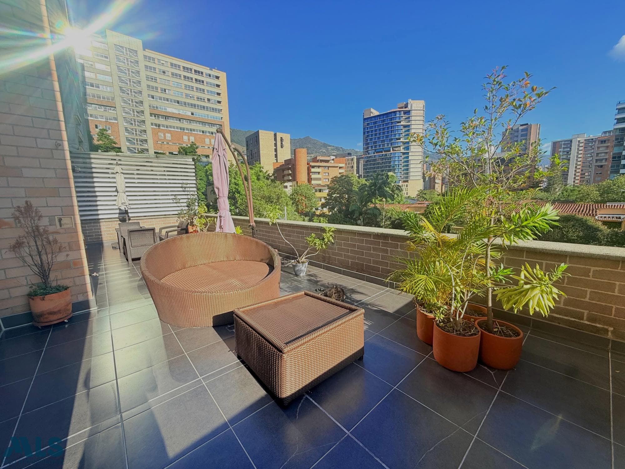 Apartamento en venta en Castropol, Poblado, Medellín — foto 1 de 15