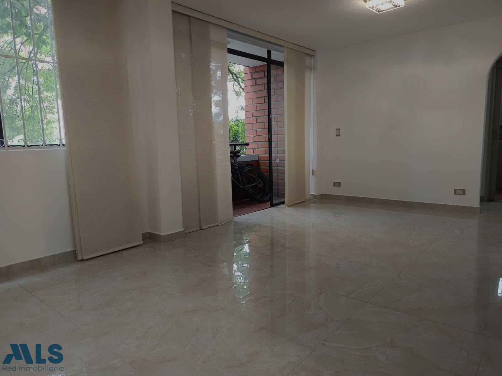 Apartamento en venta en Loma del Indio, Poblado, Medellín — foto 1 de 19
