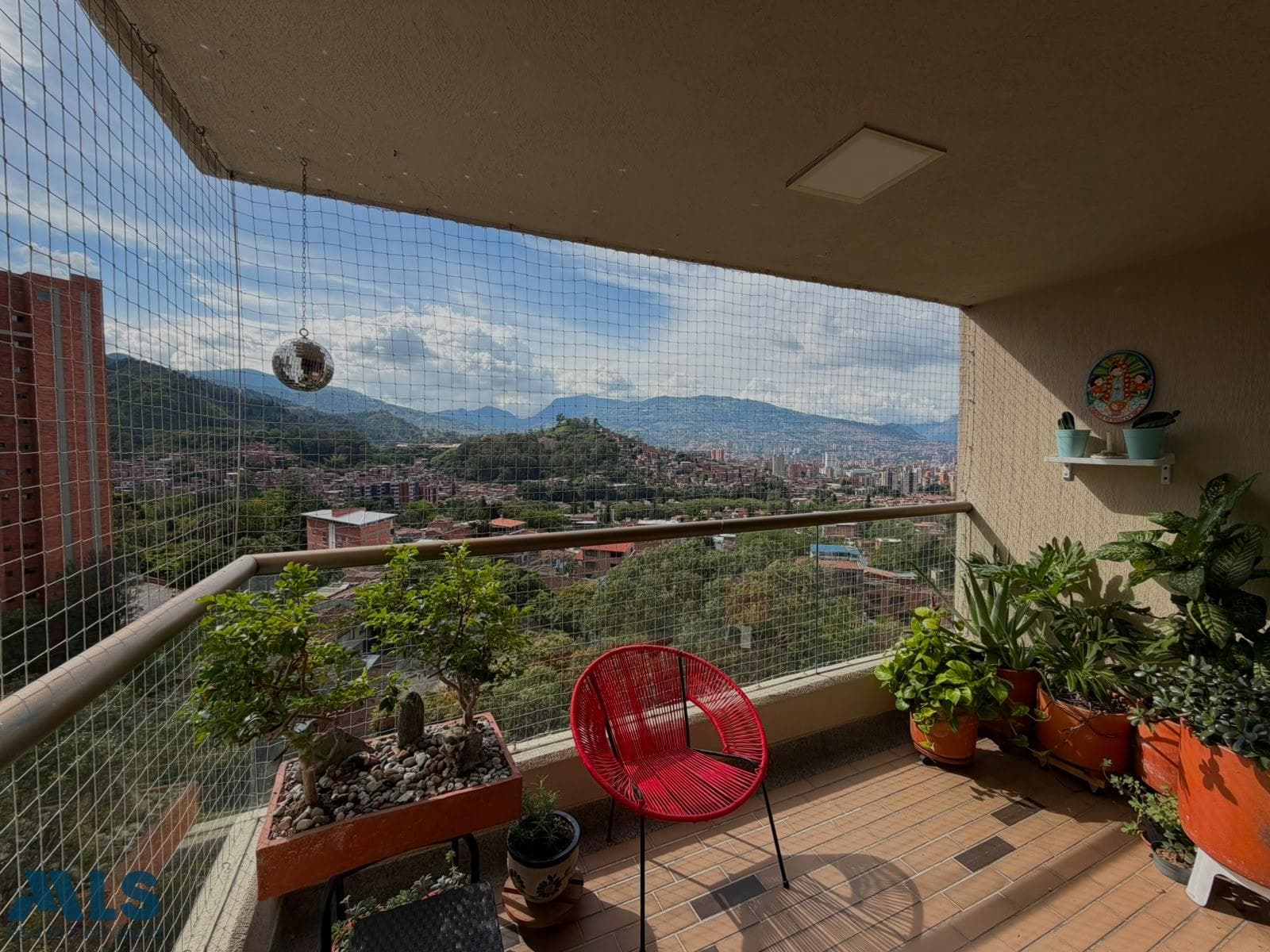 Apartamento en venta en Loma de los Bernal, Belén Guayabal, Medellín — foto 1 de 15
