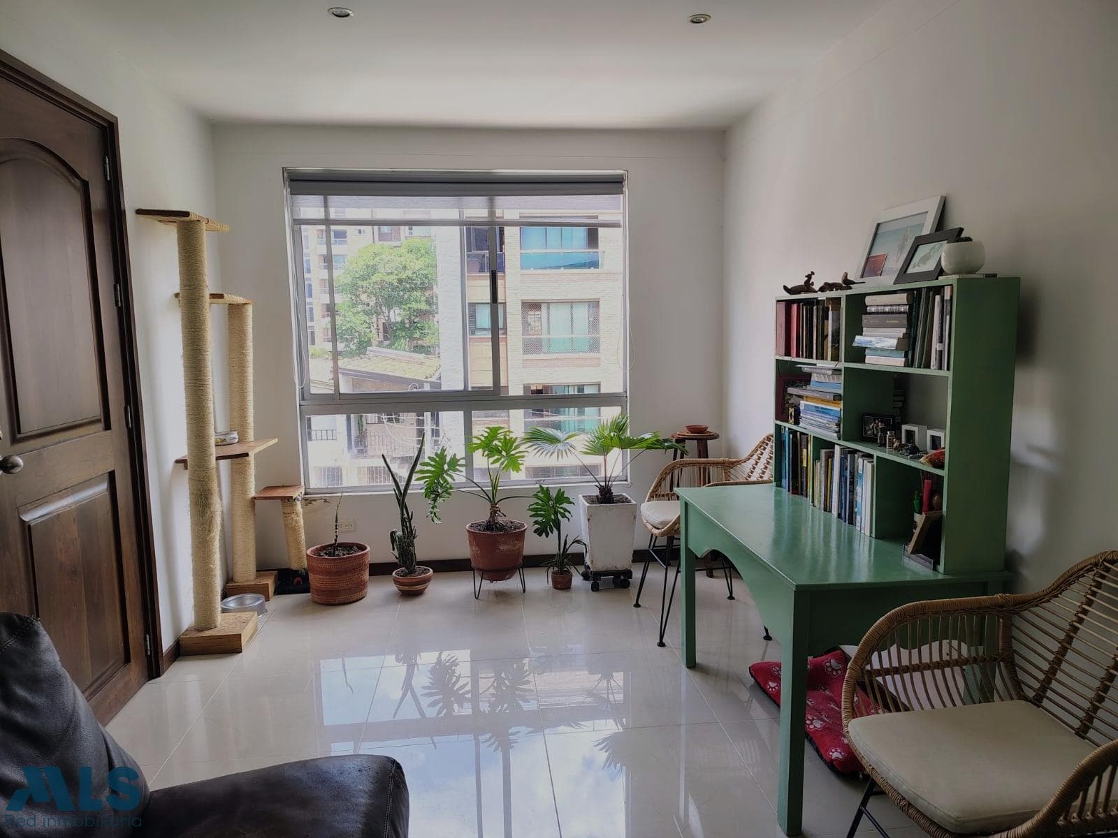 Apartamento en venta en La Castellana, Laureles, Medellín — foto 1 de 13
