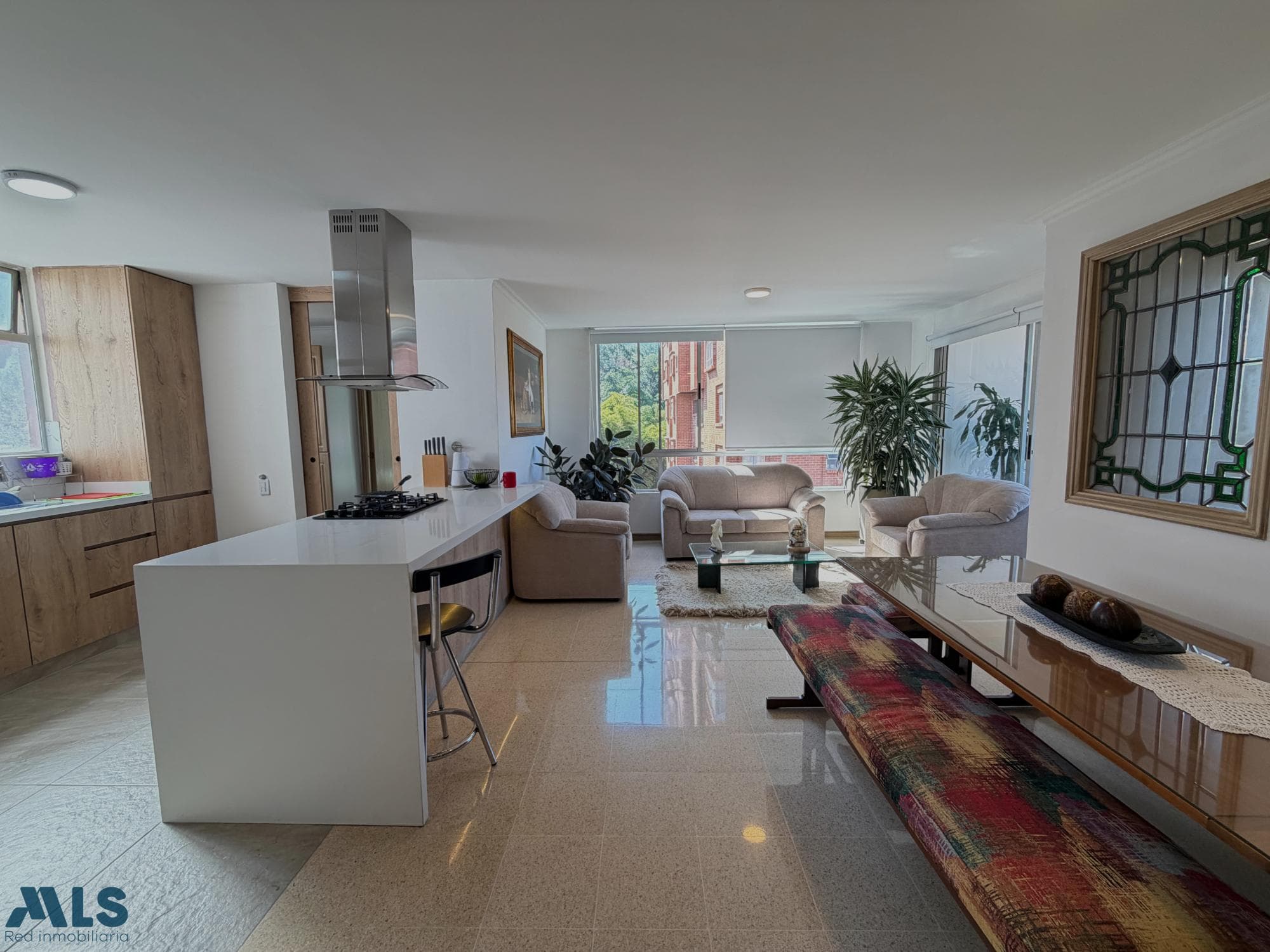 Apartamento en venta en La Frontera, Poblado, Medellín — foto 1 de 16