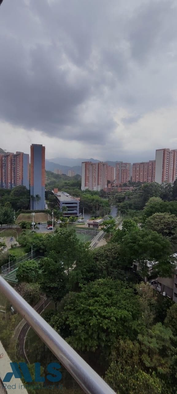 Apartamento en venta en Loma de los Bernal, Belén Guayabal, Medellín — foto 1 de 28