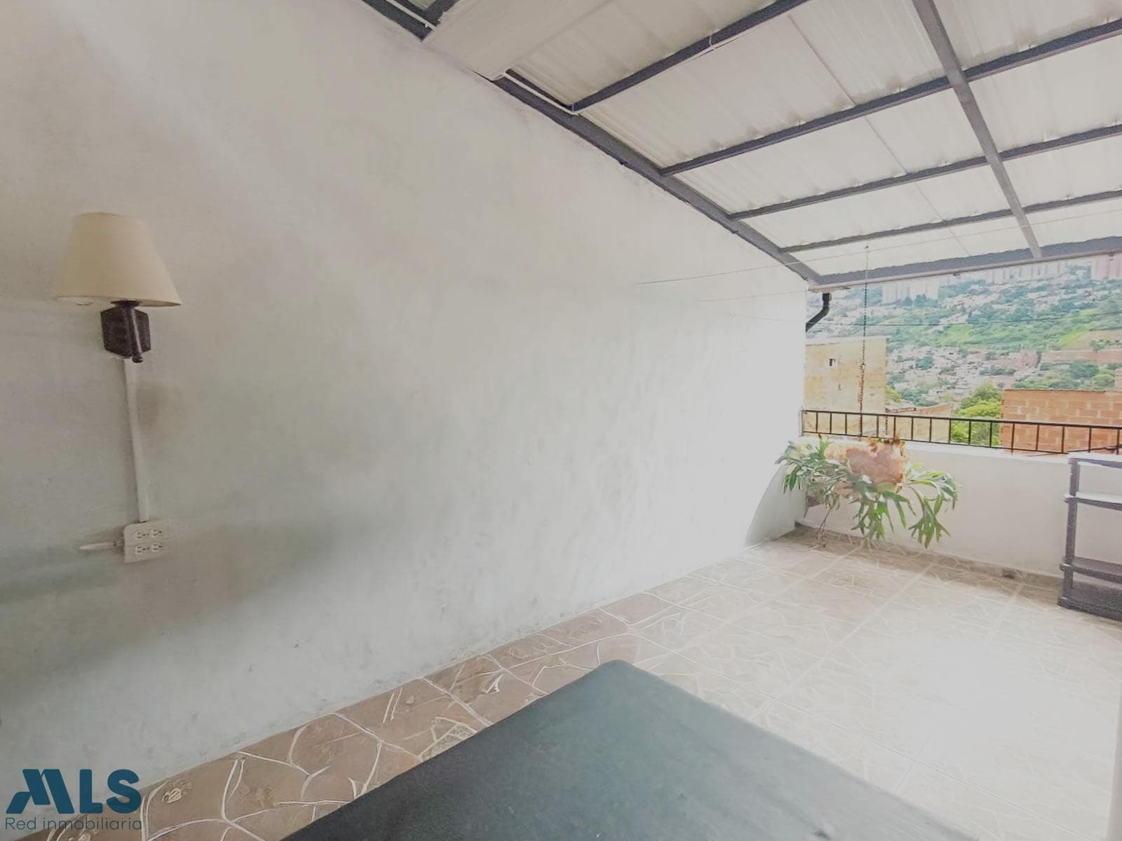 Casa en venta en Calasanz Parte Alta, Occidente, Medellín — foto 1 de 21