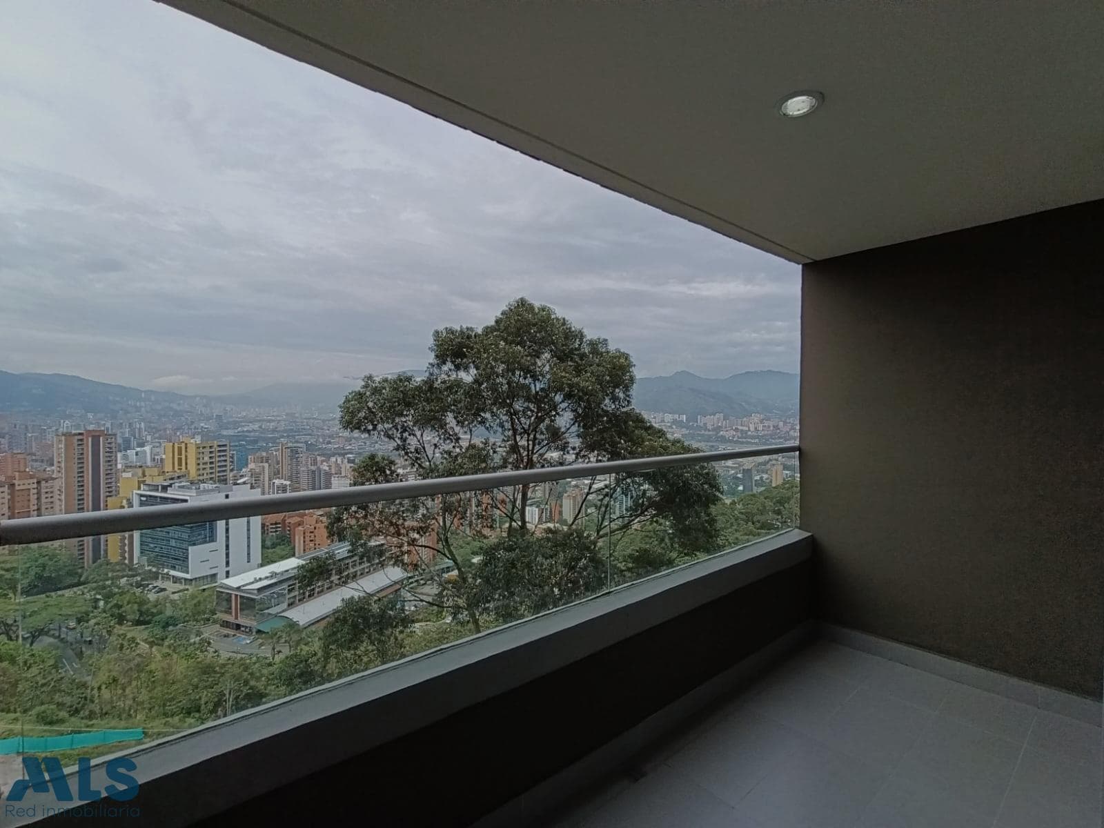 Apartamento en venta en Las Palmas, Poblado, Medellín — foto 1 de 14