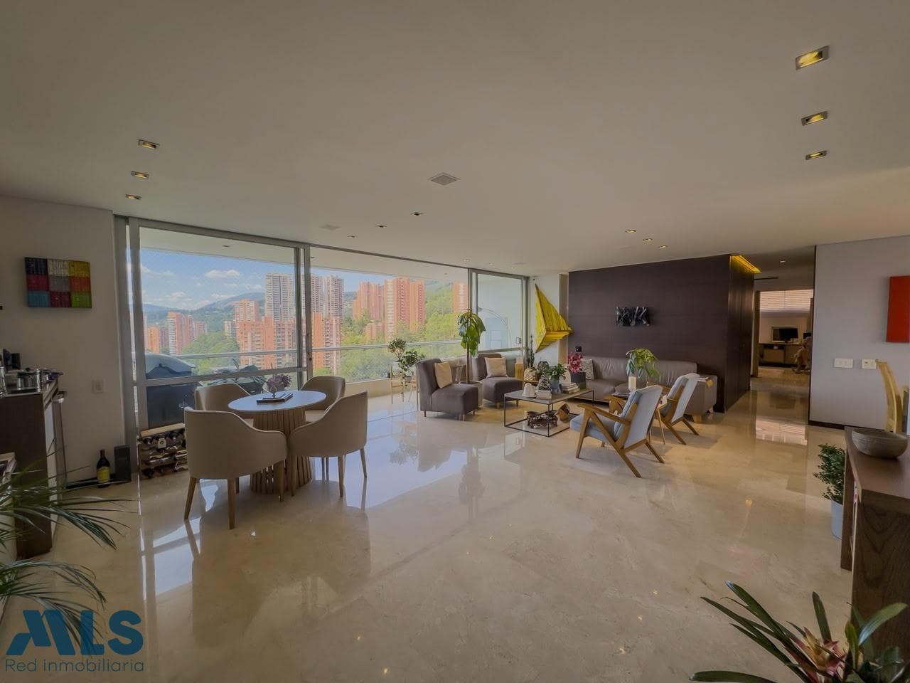 Apartamento en venta en El Tesoro, Poblado, Medellín — foto 1 de 57