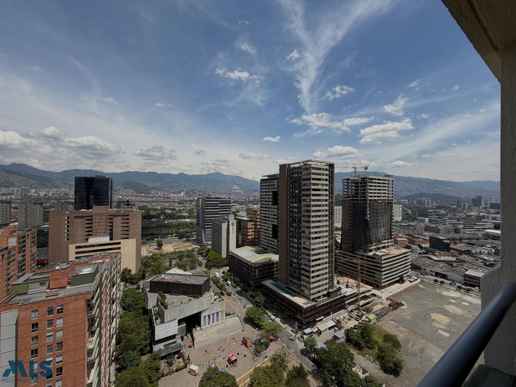 Apartamento en venta en Ciudad del Rio, Poblado, Medellín — foto 1 de 22