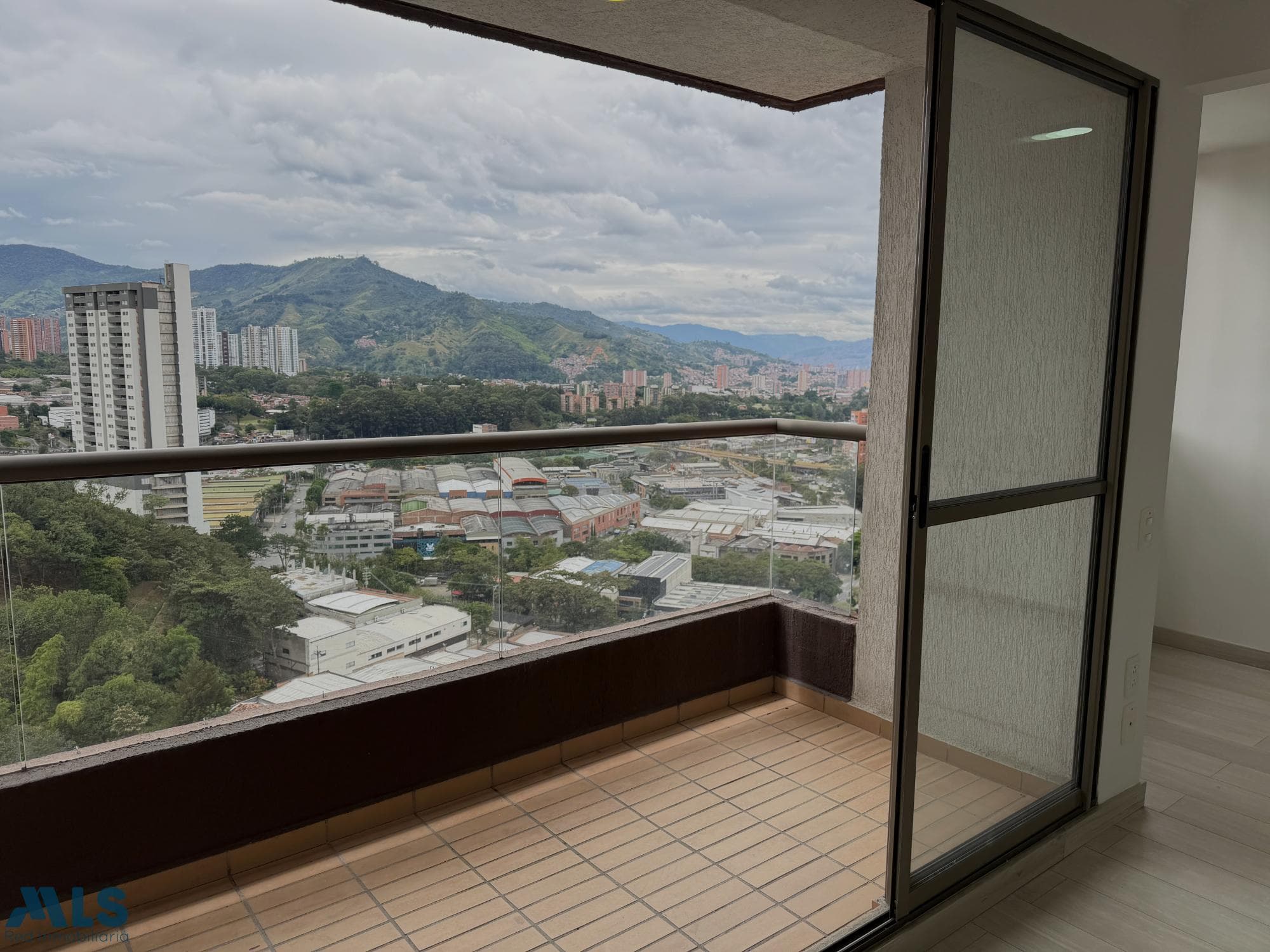 Apartamento en venta en V. Pan de Azúcar, Aburra Sur, Sabaneta — foto 1 de 30
