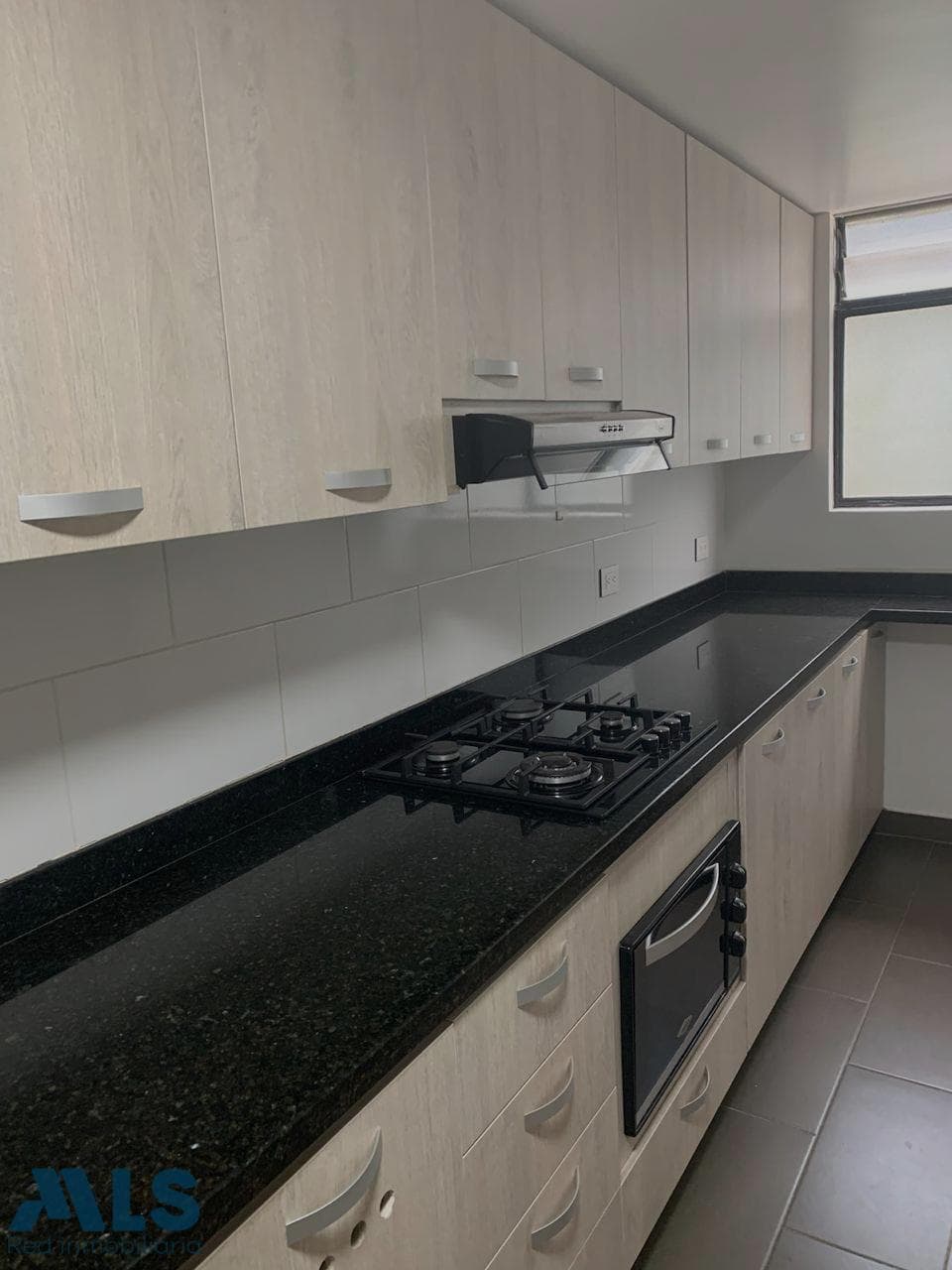 Apartamento en venta en La Tomatera, Poblado, Medellín — foto 1 de 24