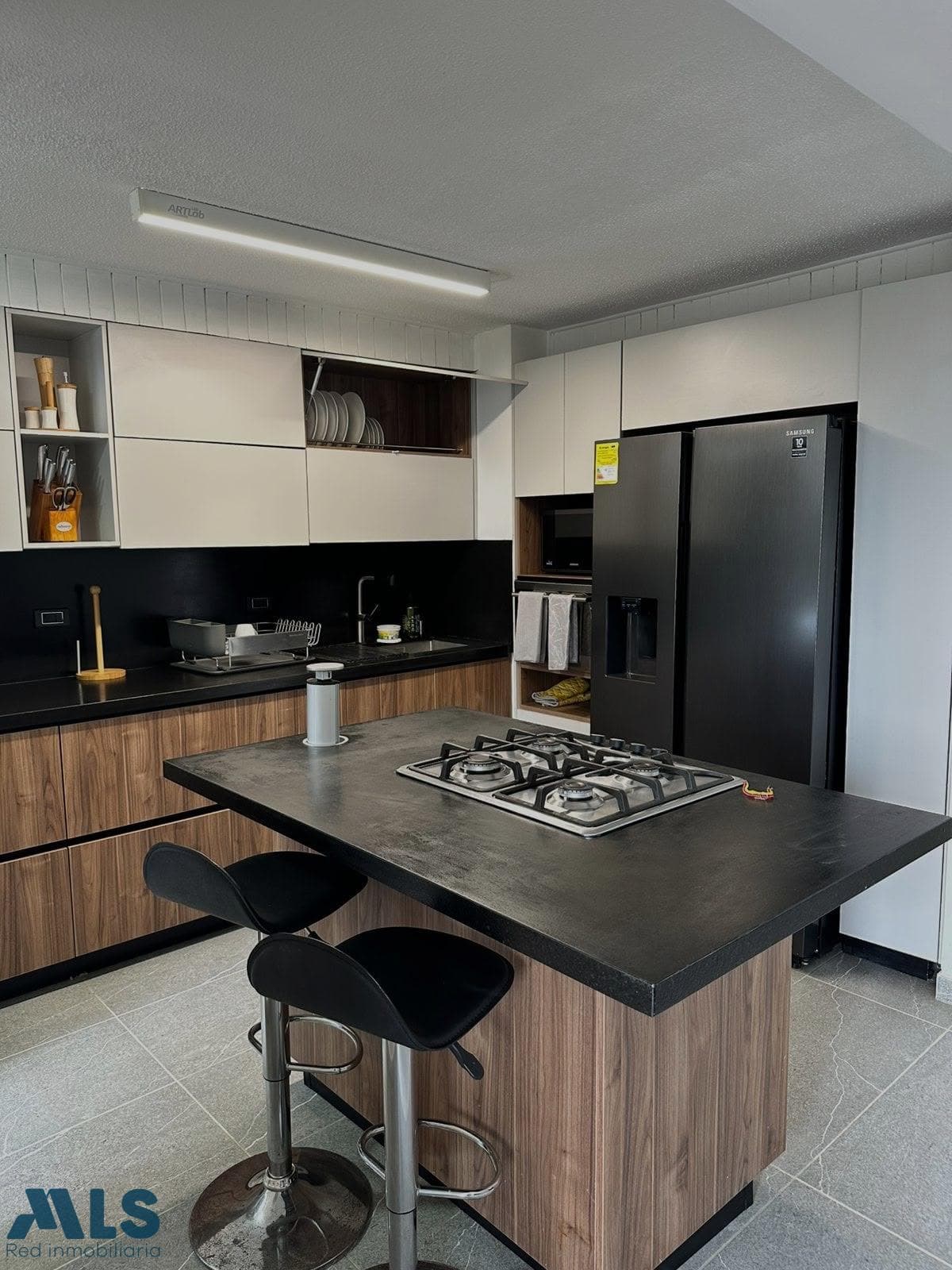 Apartamento en venta en La Frontera, Poblado, Medellín — foto 1 de 19