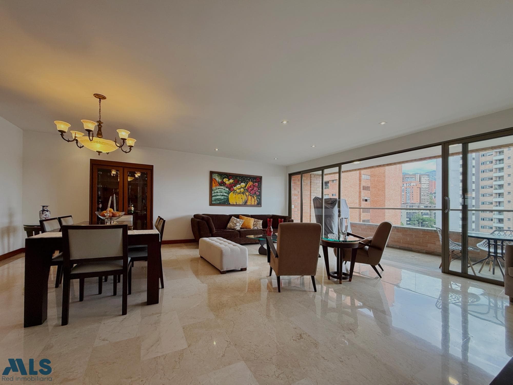 Apartamento en venta en La Tomatera, Poblado, Medellín — foto 1 de 27