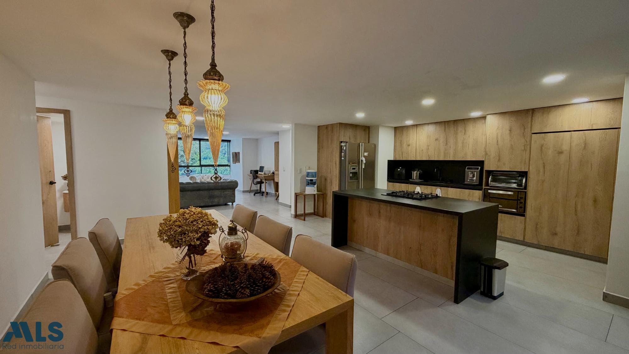 Apartamento en venta en La Tomatera, Poblado, Medellín — foto 1 de 24
