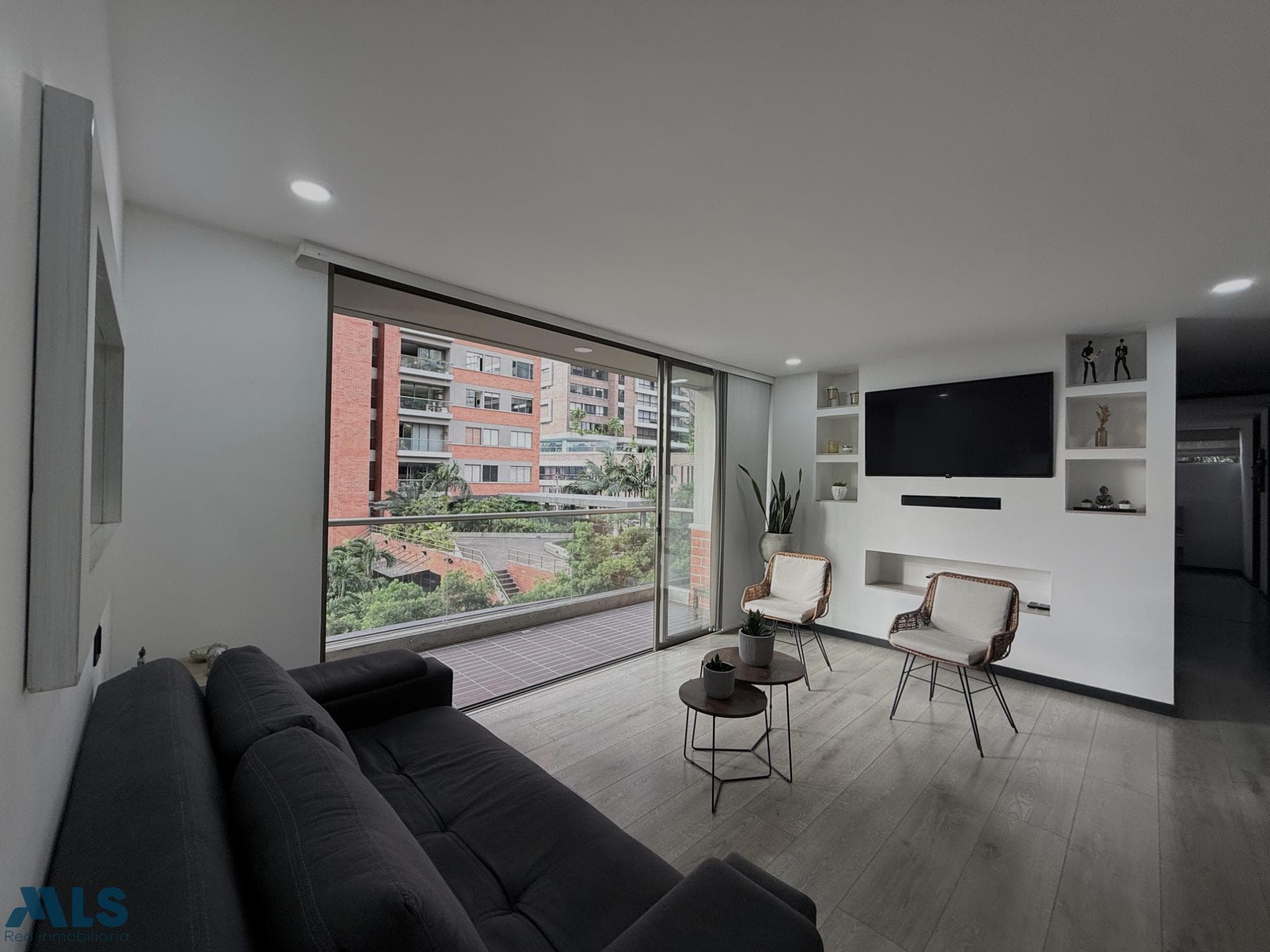 Apartamento en venta en Altos del Poblado, Medellín — foto 1 de 14