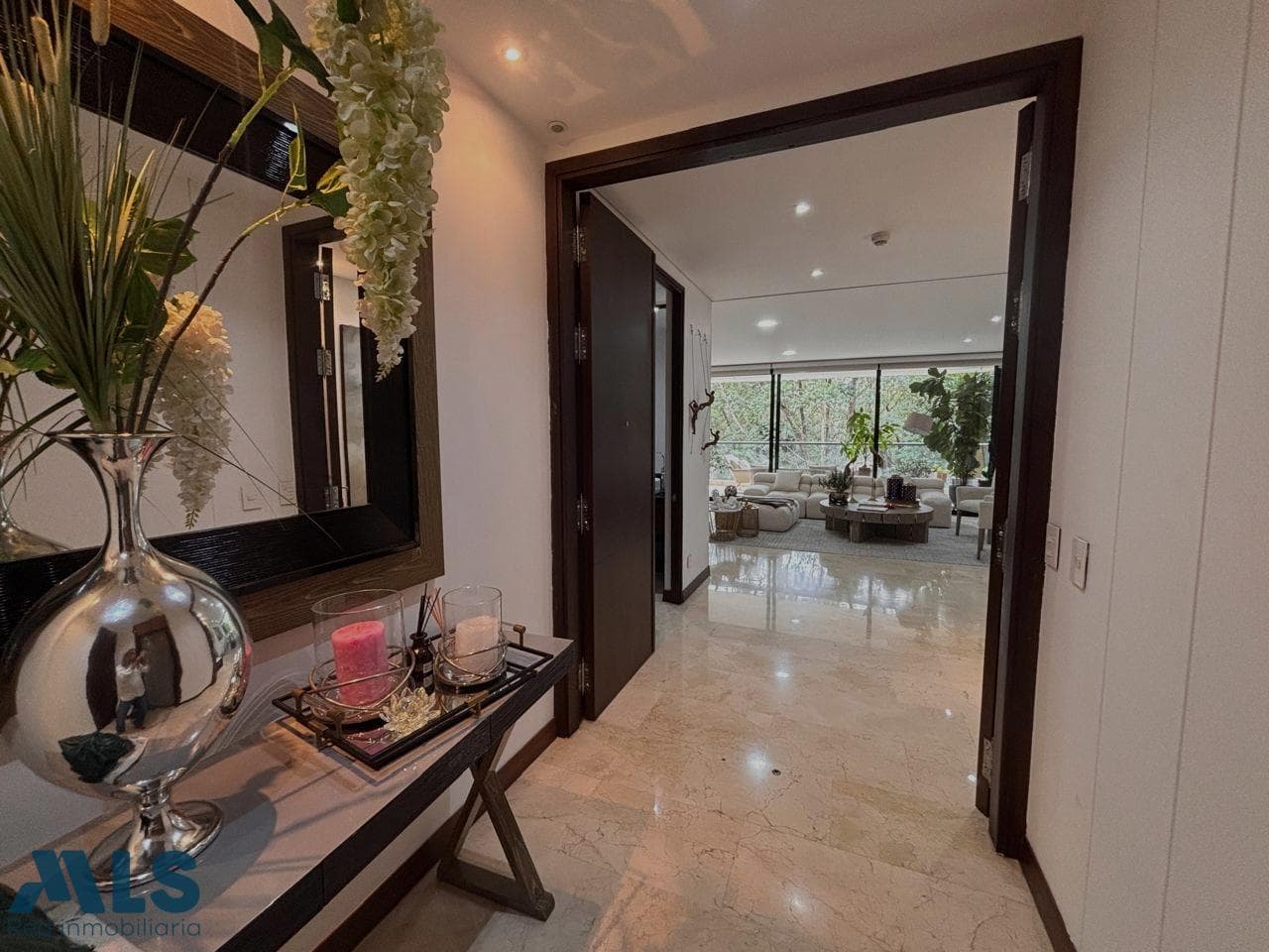 Apartamento en venta en Los Balsos Nº 1, Poblado, Medellín — foto 1 de 27