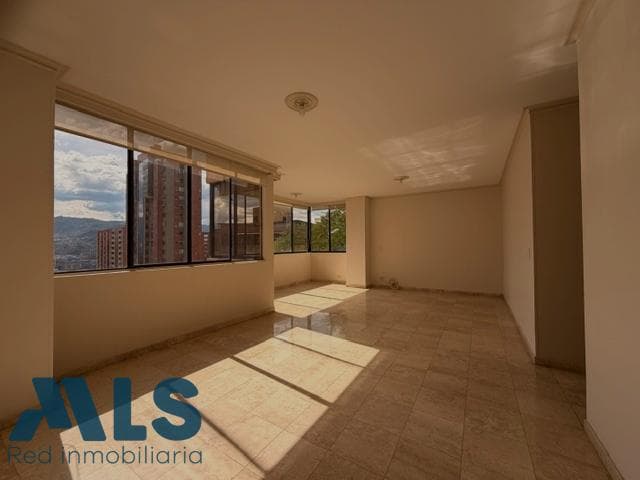Apartamento en venta en El Campestre, Poblado, Medellín — foto 1 de 11