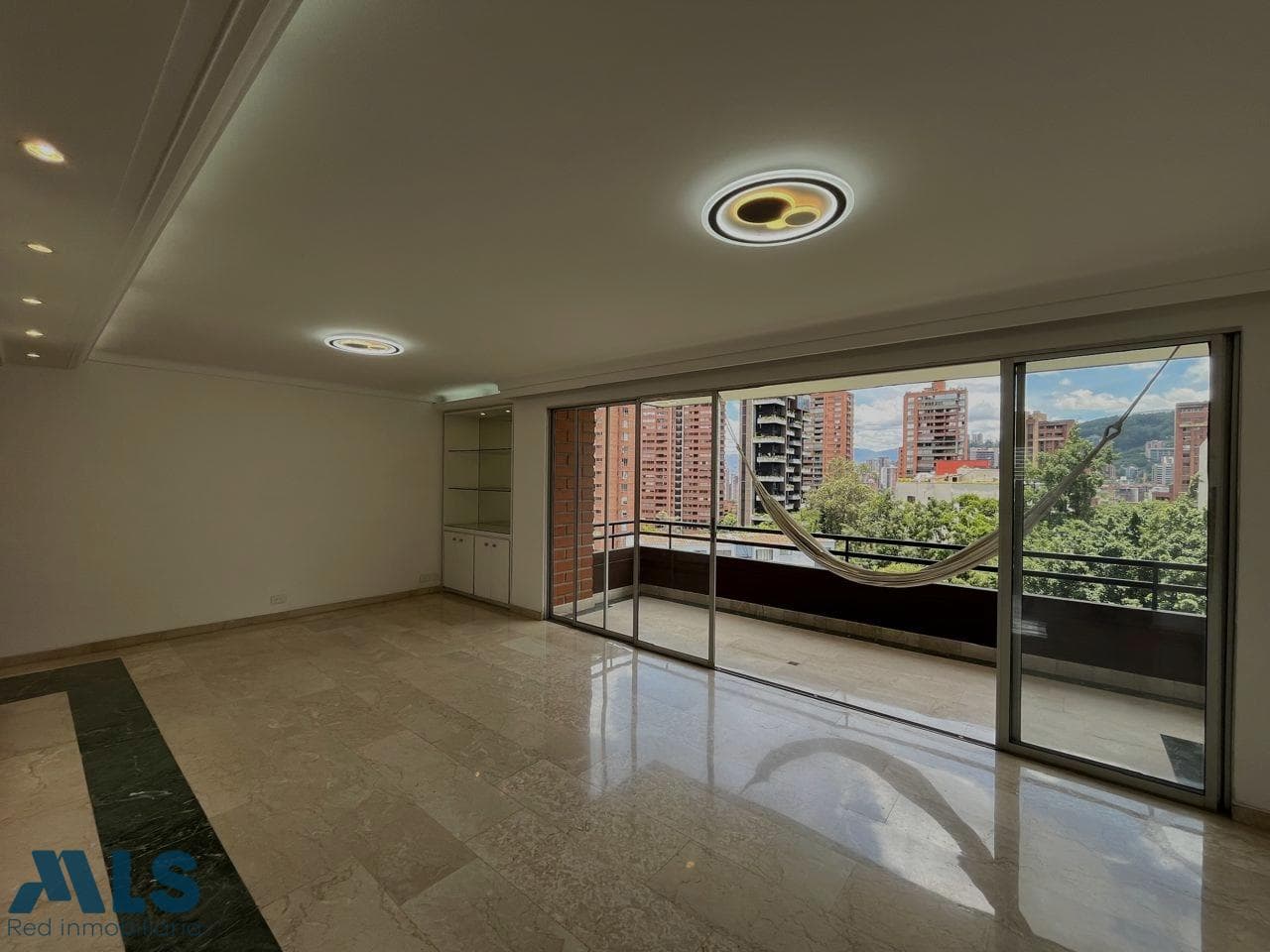 Apartamento en venta en Loma de los Parra, Poblado, Medellín — foto 1 de 21