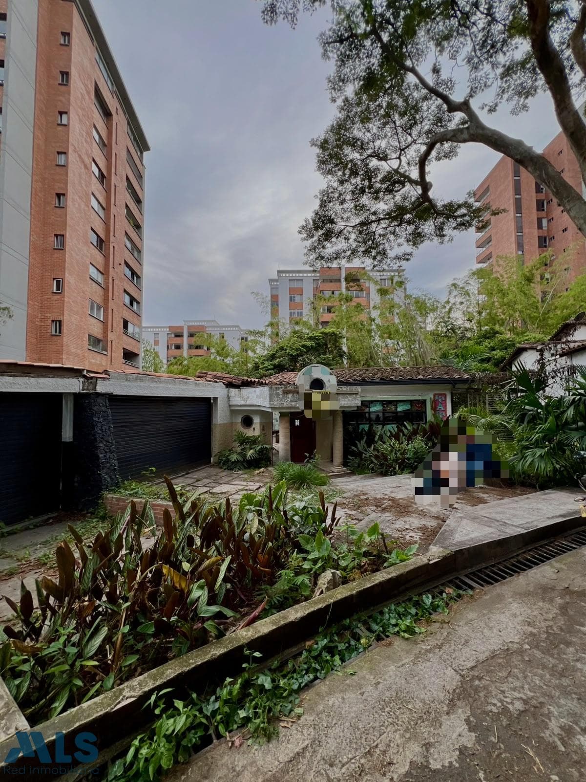 Lote Residencial en venta en Castropol, Poblado, Medellín — foto 1 de 34