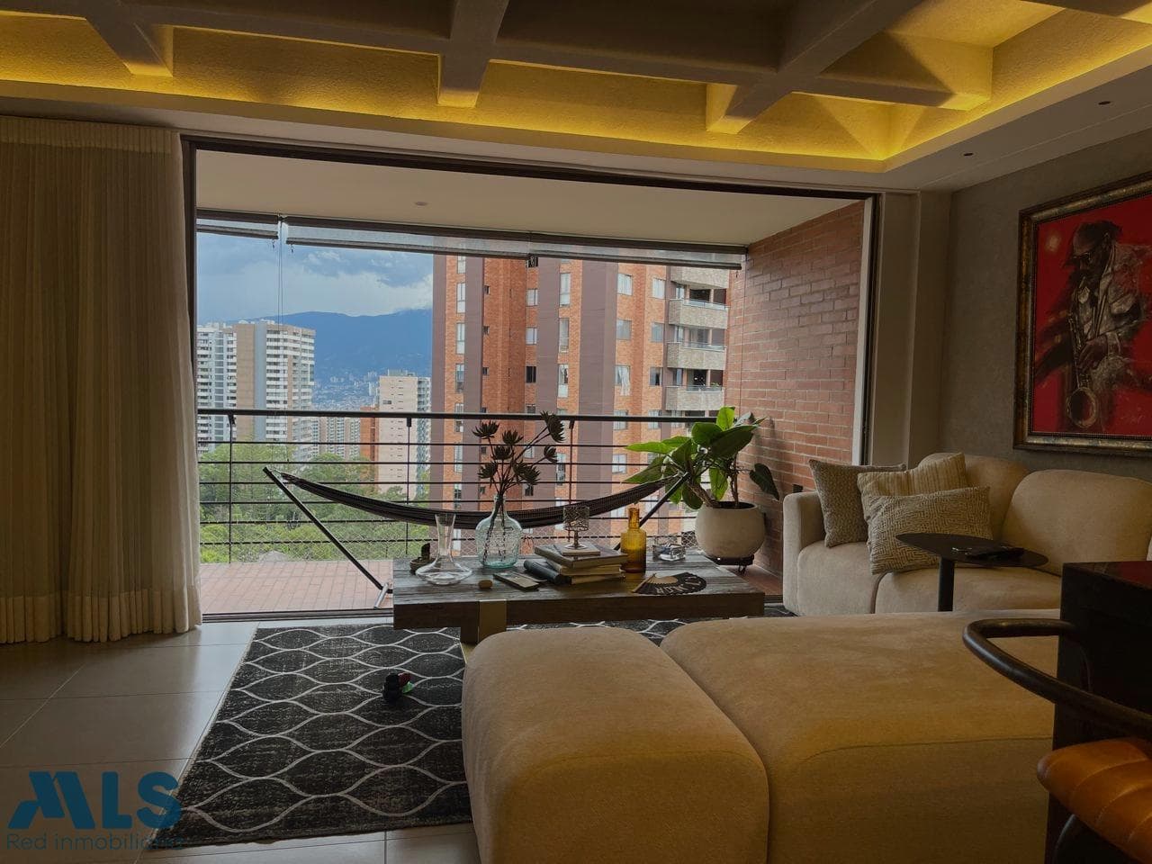 Apartamento en venta en Loma Los Gonzalez, Poblado, Medellín — foto 1 de 15