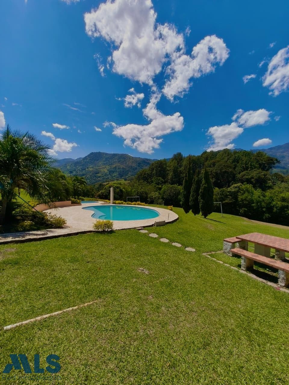 Finca Recreativa en venta en V. La Montañita, Norte, Barbosa — foto 1 de 53