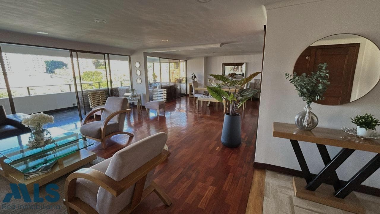 Apartamento en venta en El Campestre, Poblado, Medellín — foto 1 de 34