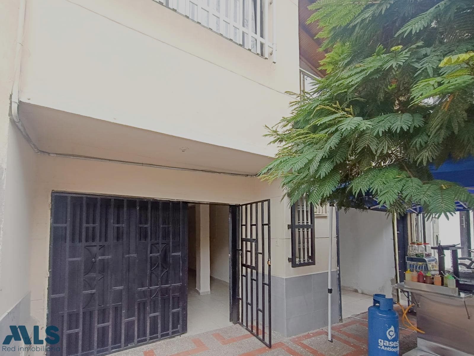 Casa en venta en El Velódromo, Laureles, Medellín — foto 1 de 13