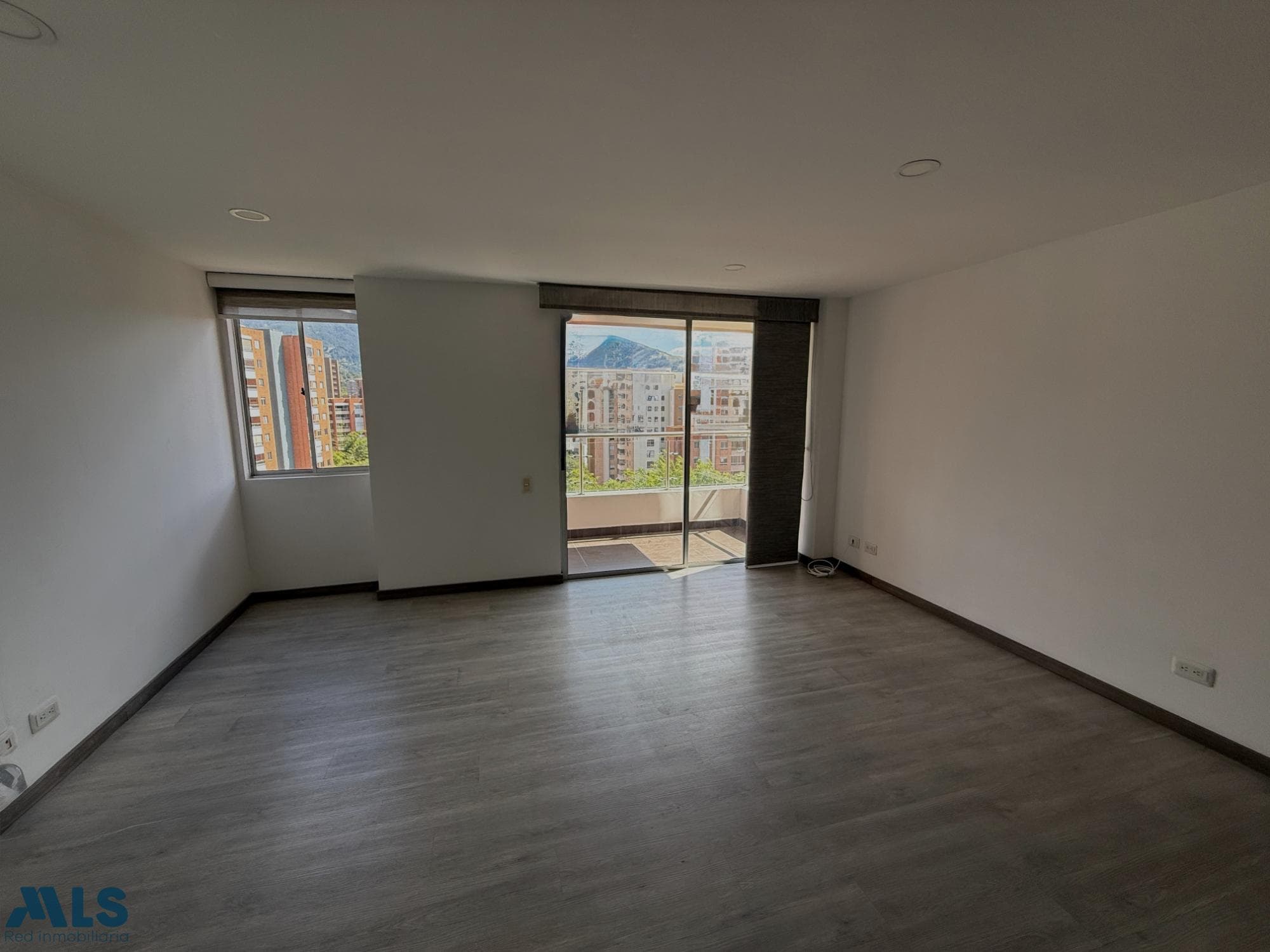 Apartamento en venta en El Esmeraldal, Aburra Sur, Envigado — foto 1 de 15