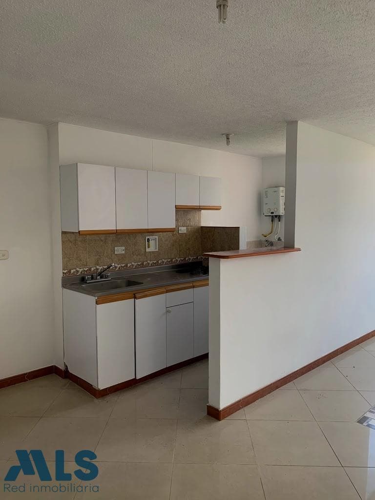 Apartamento en venta en Loma de San Julian, Poblado, Medellín — foto 1 de 9